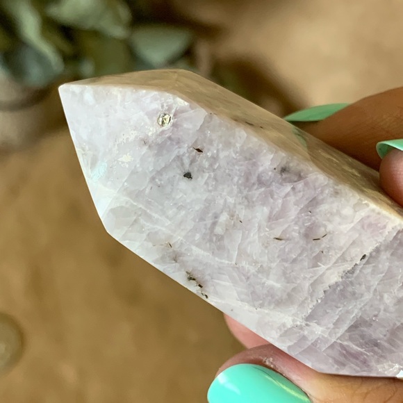 Kunzite Tower - Picture 5 of 6